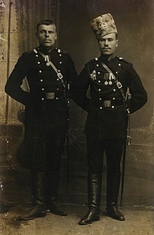 Non-commissioned officers of the Imperial Russian Army, 24 July 1914 Russkie soldaty pered otpravkoi na Pervuiu mirovuiu voinu.jpg