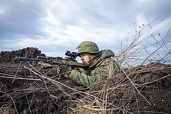 Мотострелок 205 омсбр в ходе тактического учения в 2017 году на полигоне Молькино (Краснодарский край).