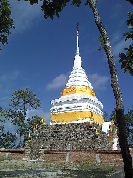 File:พระธาตุดอยนก สะเมิง.jpg