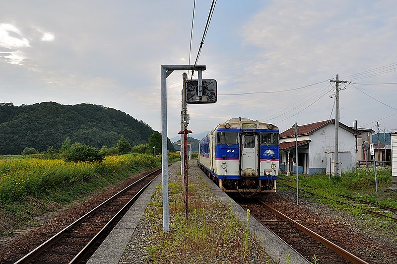 File:本桐駅ホーム.JPG