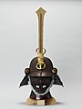重要文化財 黒糸威二枚胴具足の兜、江戸時代・17世紀（東京国立博物館蔵）
