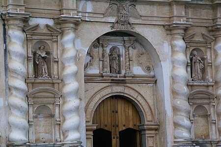 Baroque Solomonic Tuscan columns of the Monastery of San Francisco, Antigua, Guatemala, unknown architect, early 17th century※