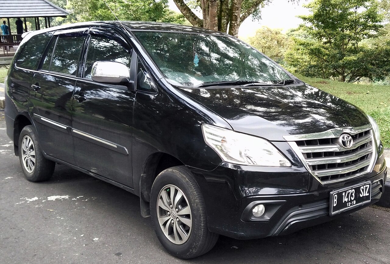 File 2014 Toyota Kijang Innova  2 0 G front Candikuning 