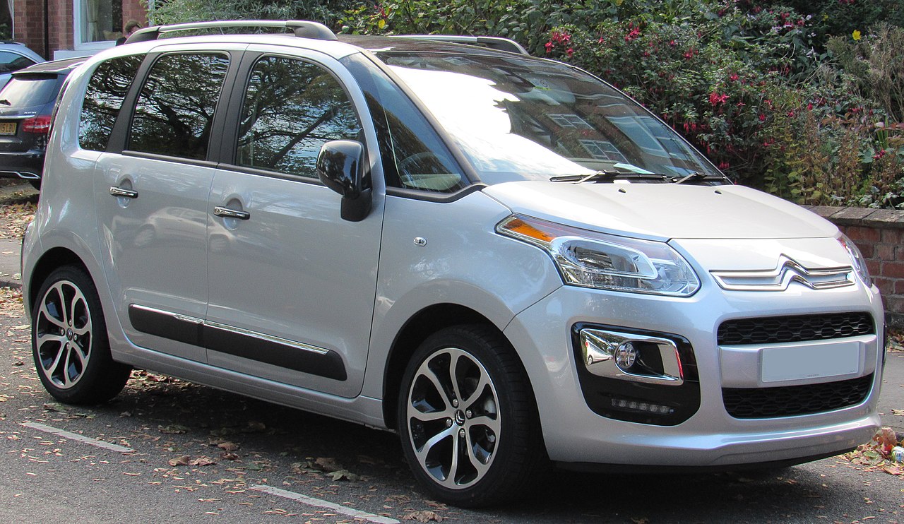 File:2017 Citroen C3 Picasso Platinum 1.6 Front.jpg - Wikimedia Commons