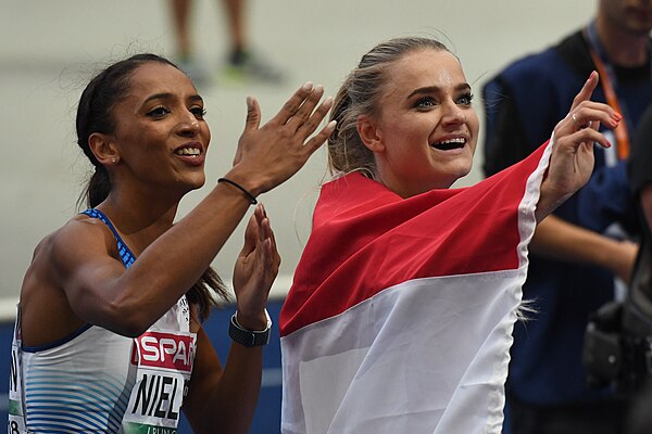 Nielsen (left) with Dutchwoman Lisanne de Witte at the 2018 European Athletics Championships in Berlin