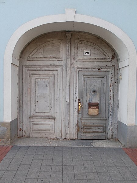 File:29 Batthyány Street, gate, 2020 Sárvár.jpg