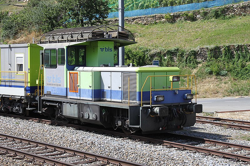 File:2 BLS Tm 235 100-5 Ausserberg 120818.jpg