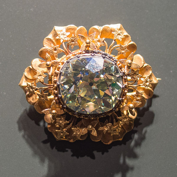 File:75 ct diamond Lombok treasure Museum Volkenkunde Leiden.jpg