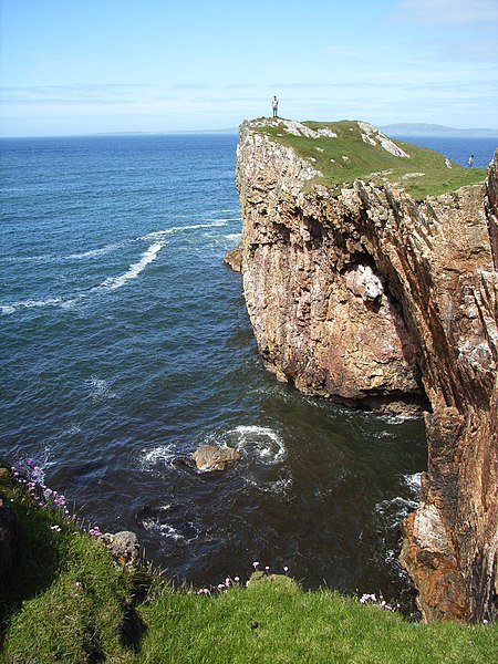 File:Across the rock arch, Slochd Maol Doiridh, Islay - geograph.org.uk - 1898229.jpg