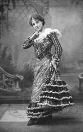 Ada Reeve as Lady Holyrood Ada Reeve (1874-1966) as Lady Holyrood in Florodora.png