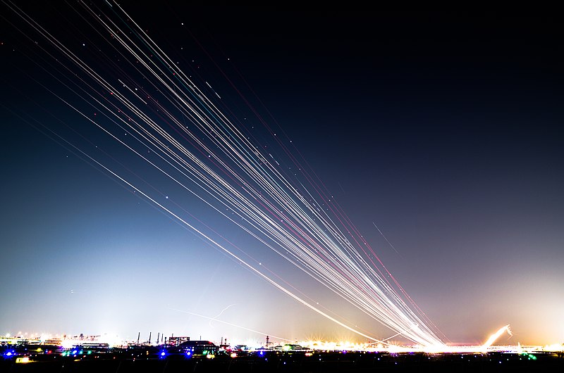 File:Airplane light trails at Fukuoka Airport; 2016.jpg