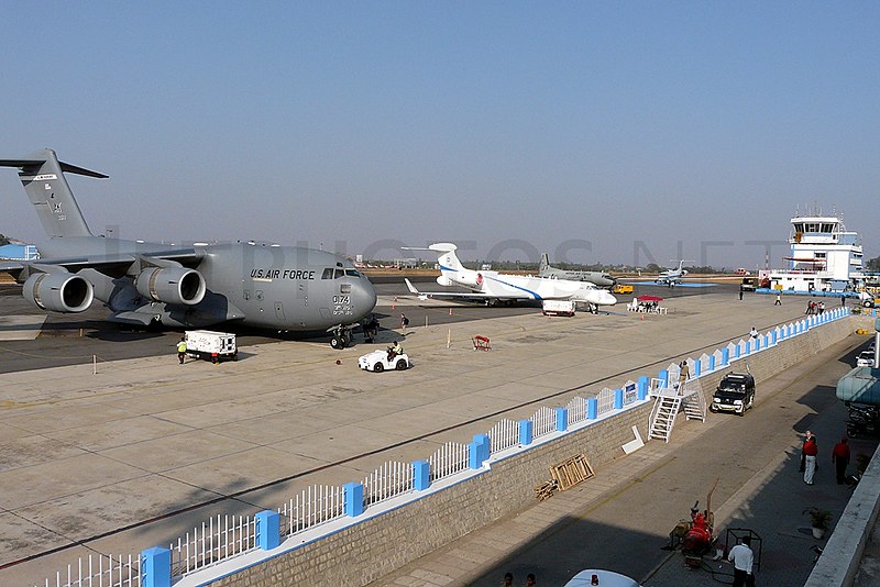 File:Airport, Ramp JP7555317.jpg