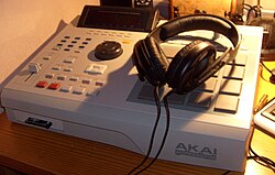 Akai MPC makalesinin açıklayıcı görüntüsü