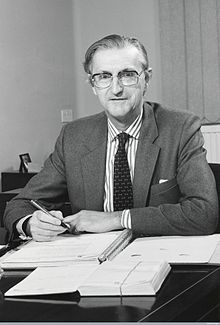 Alan John Beale at the Wellcome Trust in 1970.jpg