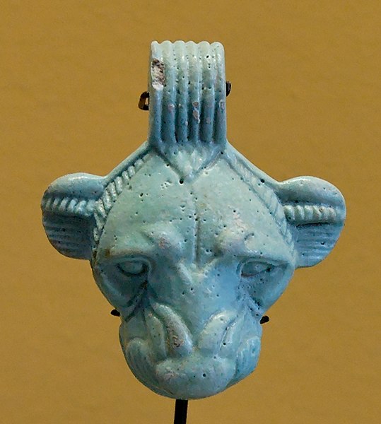 File:Amulet-pendant Louvre Sb3906.jpg