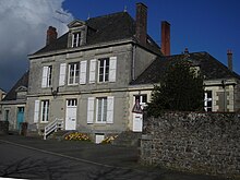 File:Ancienne_mairie_montenay.jpg