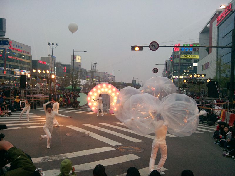 File:Ansan Street Arts Festival (summer 2013) 008.jpg