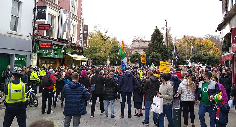 File:Antivax protest in Dublin 2.jpg
