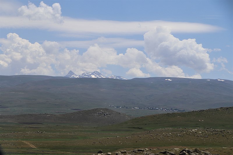 File:Aragats 12.jpg