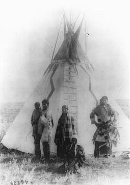 Assiniboine family, Montana, 1890-91 Assinniboine2.jpg