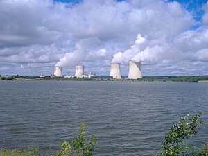 Atomkraftwerk Cattenom und Kühlwasserstausee Lac du Mirgenbach.JPG