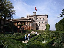 The villa and garden Aventino s Maria del Priorato villa dal giardino 1050419.JPG