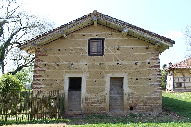 File:Bâtiment four soues cochons poulailler Ferme Domaine Planons St Cyr Menthon 4.jpg