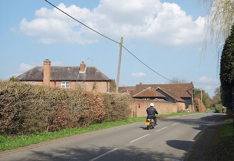 File:B3024 at Cedars Farm - geograph.org.uk - 5738839.jpg