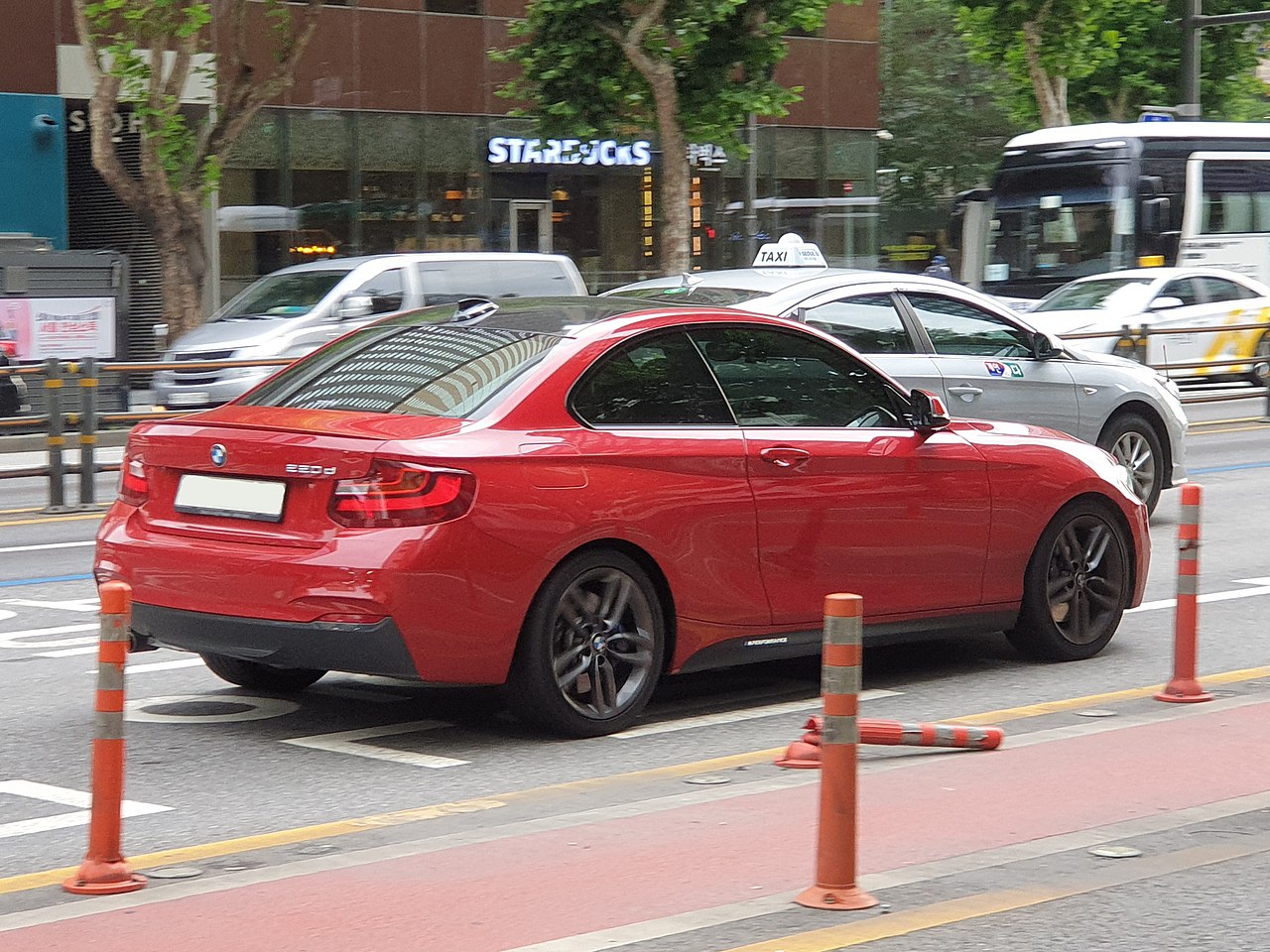 File:BMW F22 220d Melbourne Red Metallic (2).jpg - Wikimedia Commons