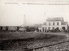 Bâtiment voyageurs dans les années 1900 avec arrivée du tramway.