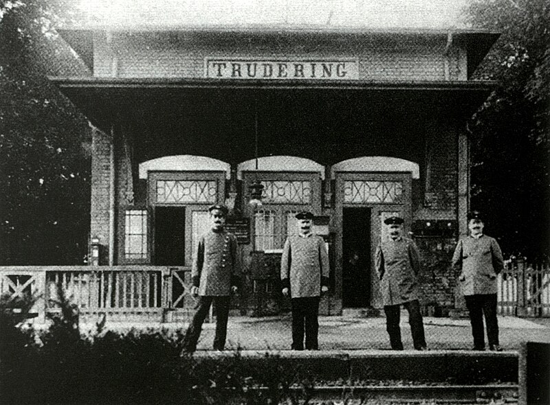 Datei:Bahnhof Trudering Empfangsgebäude 1903.jpg