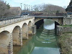 Vue du canal coté sortie ouest, après passage ouvrage.