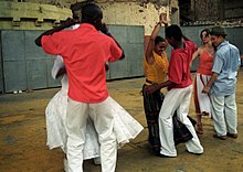 Demonstration of the umbigada dance move in the TV show "Dancas Brasileiras", hosted by Antonio Nobrega. Batuque de Umbigada de Piracicaba - 0061.jpg