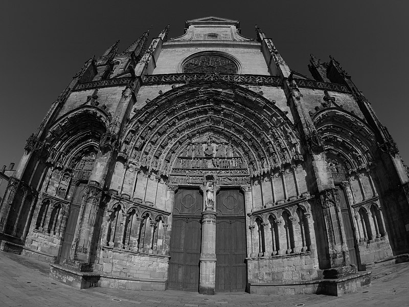 File:Bazas Cathédrale Saint-Jean-Baptiste Vue n°9.jpg