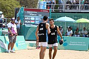 Deutsch: Beachvolleyball bei den Olympischen Jugendspielen 2018; Tag 11, 17. Oktober 2018; Jungen, Spiel um Platz 3 – Argentinien-Ungarn 2:0 (21–15/21–15) English: Beach volleyball at the 2018 Summer Youth Olympics at 17 October 2018 – Bronze Medal Match – Argentina-Hungary 2:0 (21–15/21–15)