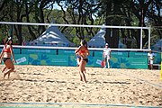 Deutsch: Beachvolleyball bei den Olympischen Jugendspielen 2018; Tag 8, 14. Oktober 2018; Mädchen, Achtelfinale – Bolivien-Puerto Rico 0:2 (18–21/18–21 ) English: Beach volleyball at the 2018 Summer Youth Olympics at 14 October 2018 – Girls Round of 16 – Bolivia-Puerto Rico 0:2 (18–21/18–21 )