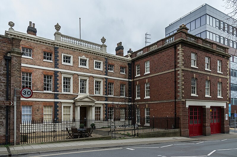 File:Bearland House and The Old Fire Station - geograph.org.uk - 6103480.jpg