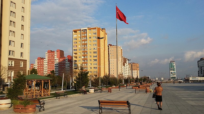 File:Beylikdüzü Özgürlük Meydanı - panoramio (1).jpg