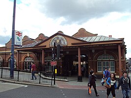Vedere exterioară a stației Moor Street