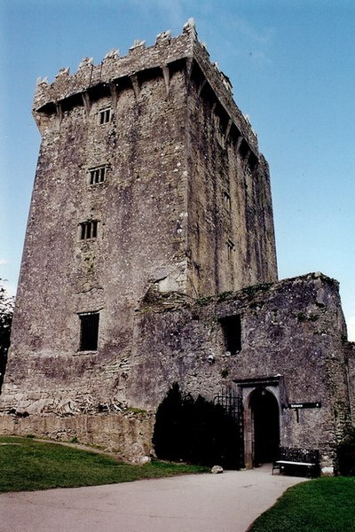 File:Blarney Castle entrance at south side - geograph.org.uk - 1625434.jpg