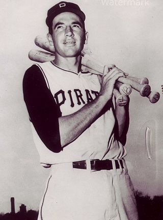 <span class="mw-page-title-main">Bob Skinner</span> American baseball player, coach, and manager (born 1931)