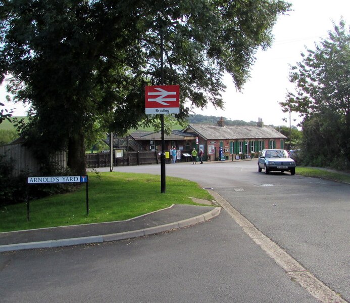 File:Brading railway station name sign - geograph.org.uk - 4626424.jpg