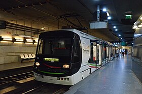 Трамвай R на Gare Lille Flandres.