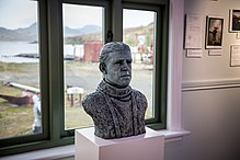 Bronze portrait bust of Sir Ernest Shackleton by Anthony Smith on display at the South Georgia Museum Bronze bust of Sir Ernest Shackleton, South Georgia Museum, Nov 2017 (2).jpg