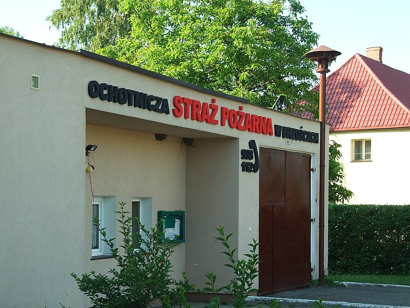 File:Brzuśce, zbrojnice dobrovolných hasičů.JPG