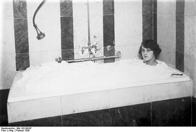 Bathtub - Wikipedia