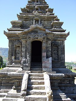 Le temple d'Arjuna sur le plateau de Dieng à Java central en Indonésie