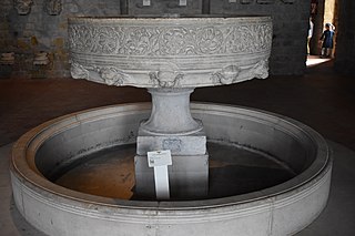fontaine de sacristie (fontaine d'ablutions) à Carcassonne