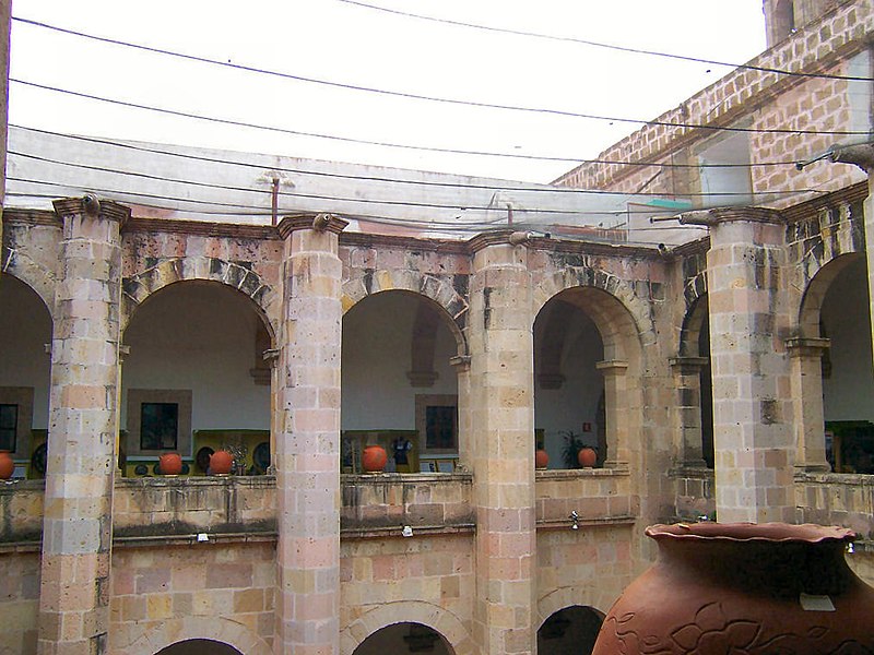 File:Casa de las artesanías de Morelia 2° patio - panoramio.jpg