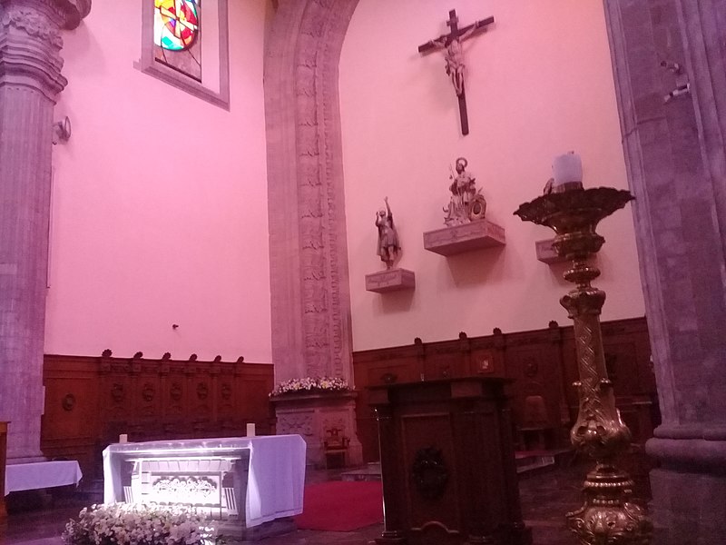 File:Cathedral of Querétaro - Interior 02.jpg